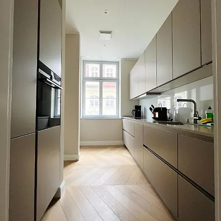 Apartment Luxury / 3-raum-suite An Der Frauenkirche / 6 Dresden